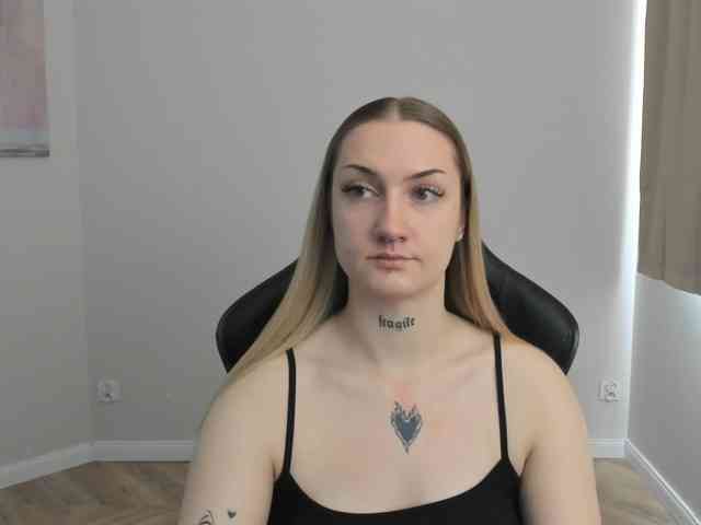 AlexaKisses AlexaKisses