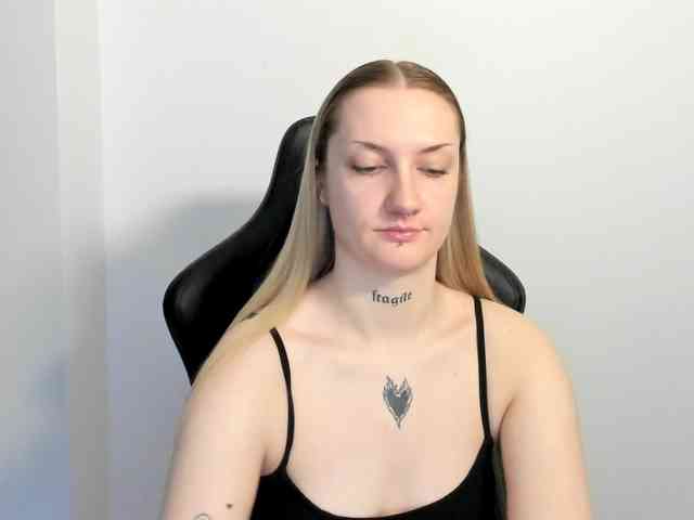 AlexaKisses webcam