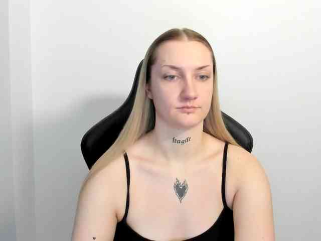 AlexaKisses webcam