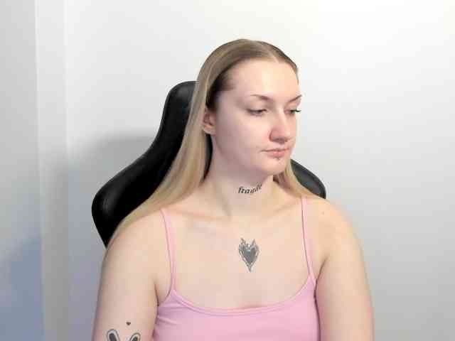 AlexaKisses webcam
