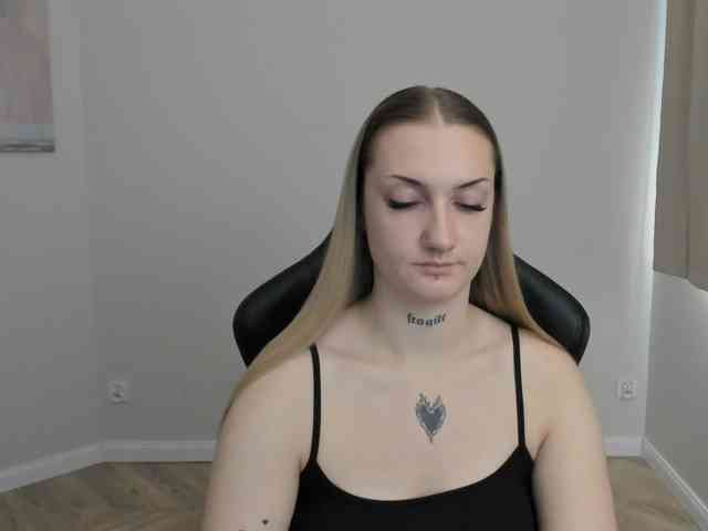 alexakisses's live room