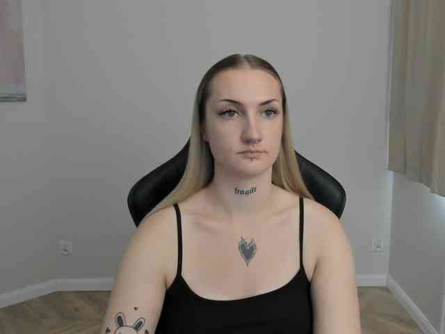 AlexaKisses webcam