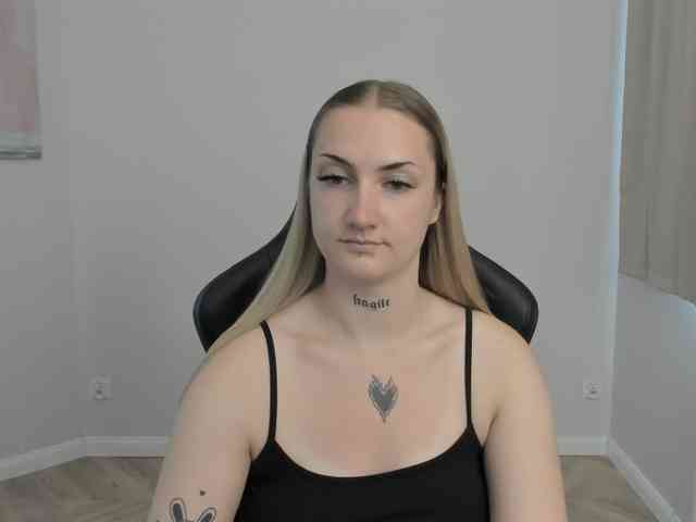 AlexaKisses webcam