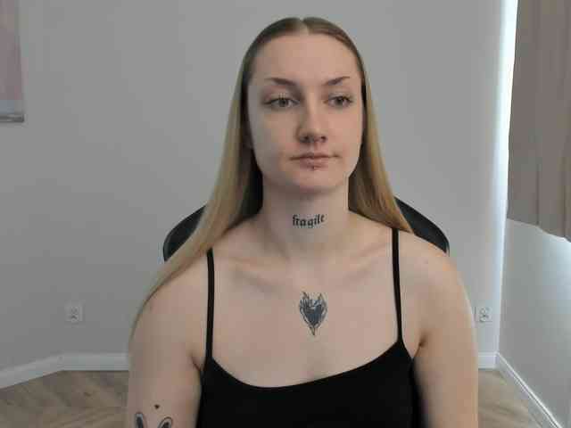AlexaKisses webcam