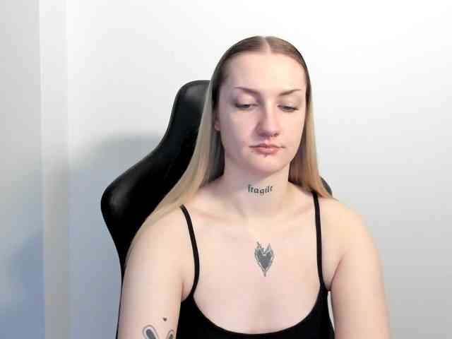 AlexaKisses webcam