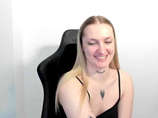 AlexaKisses webcam