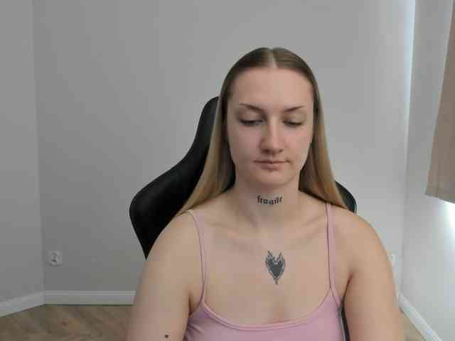 AlexaKisses webcam