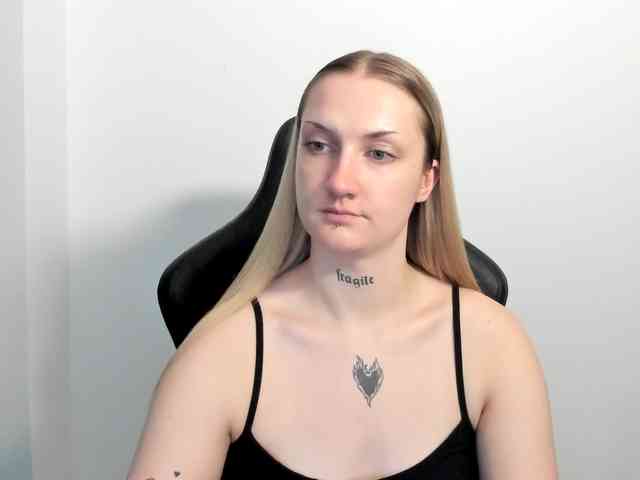 AlexaKisses webcam