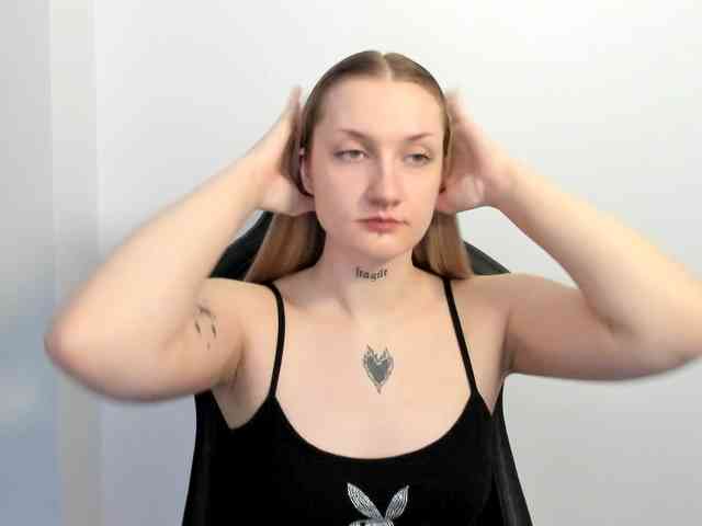AlexaKisses webcam