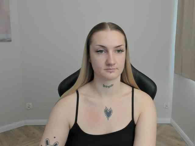 AlexaKisses webcam