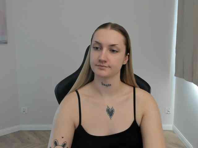 AlexaKisses webcam