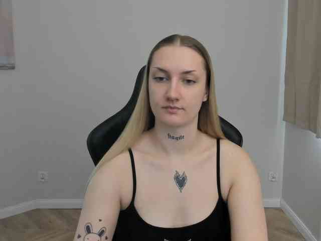 AlexaKisses webcam