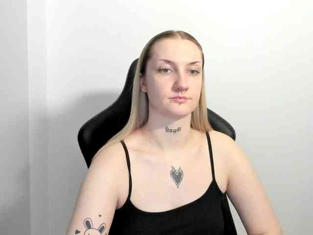 AlexaKisses webcam