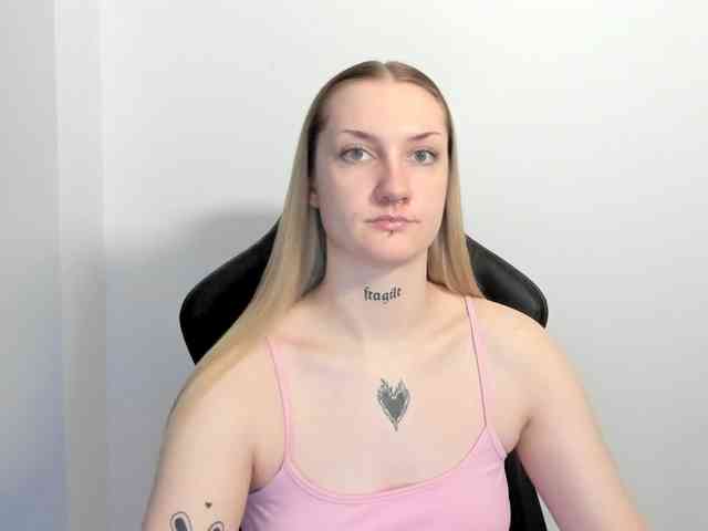 AlexaKisses webcam