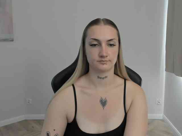 AlexaKisses webcam