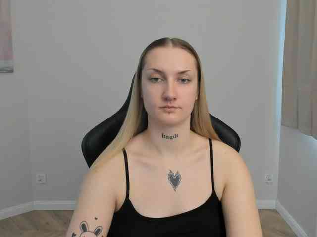 AlexaKisses webcam