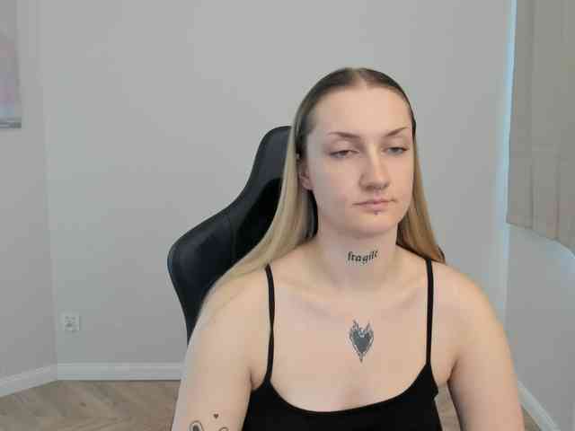 AlexaKisses