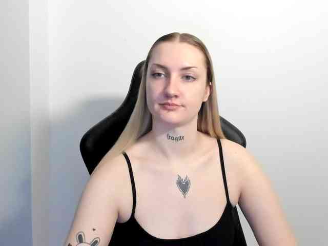 AlexaKisses webcam