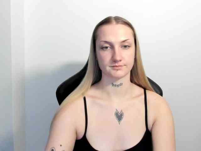 AlexaKisses webcam