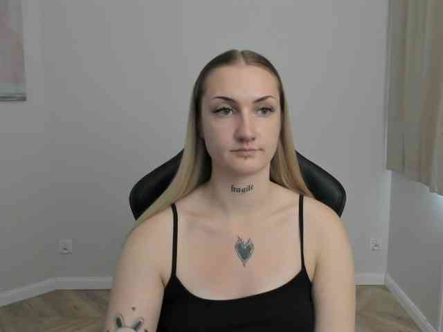 AlexaKisses webcam