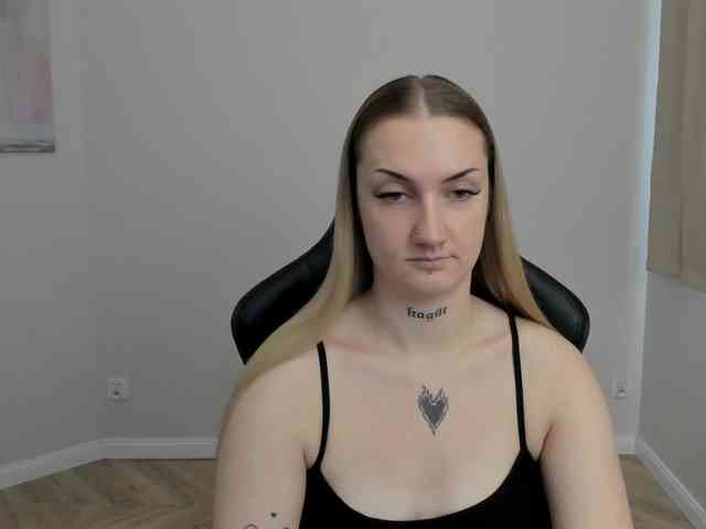 AlexaKisses webcam