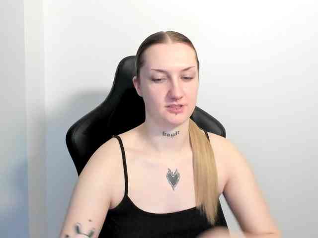 AlexaKisses webcam