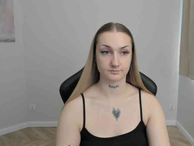 AlexaKisses webcam