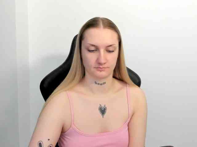 AlexaKisses webcam