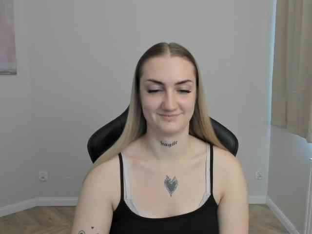AlexaKisses webcam