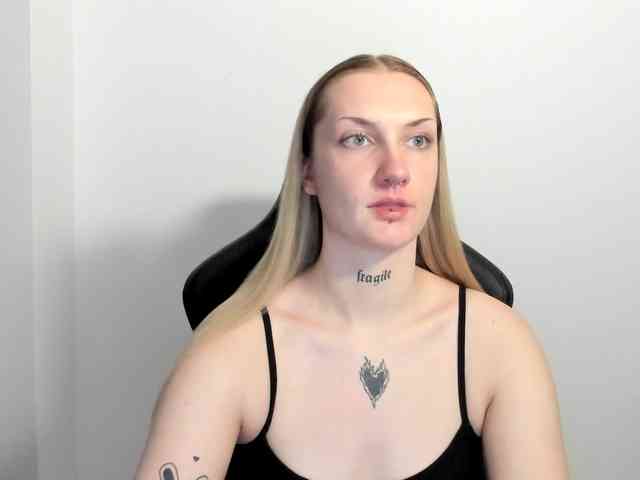 AlexaKisses webcam