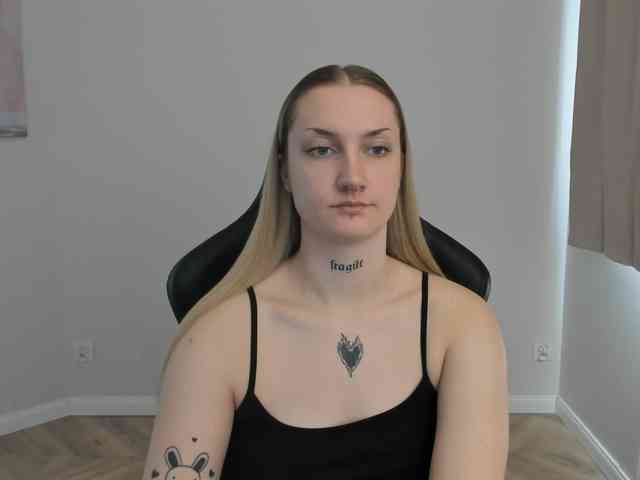 AlexaKisses webcam