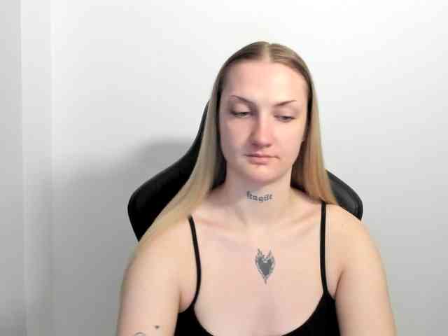 AlexaKisses webcam