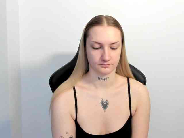 AlexaKisses webcam