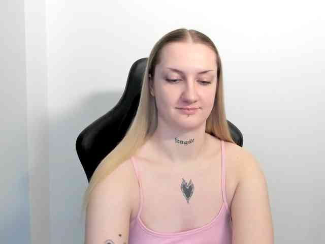 AlexaKisses webcam