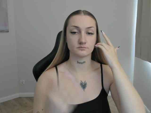 AlexaKisses webcam