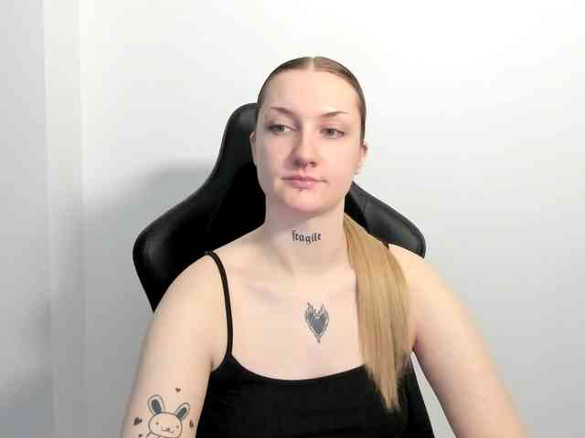 AlexaKisses
