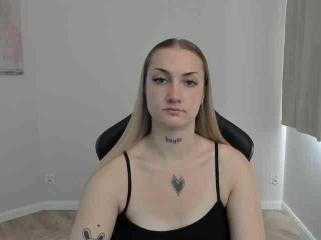 AlexaKisses webcam