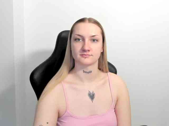 AlexaKisses webcam