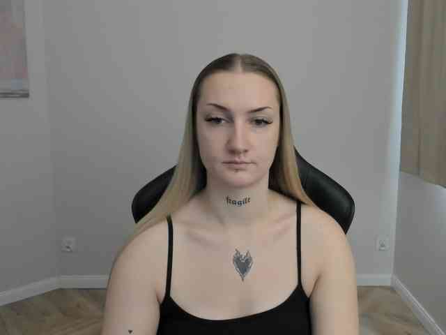 AlexaKisses webcam