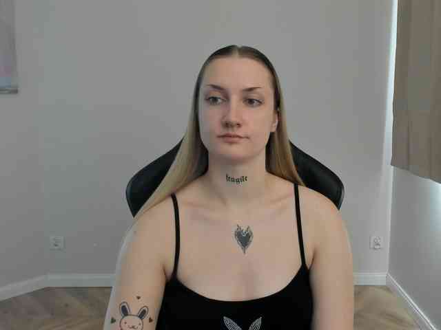 AlexaKisses webcam