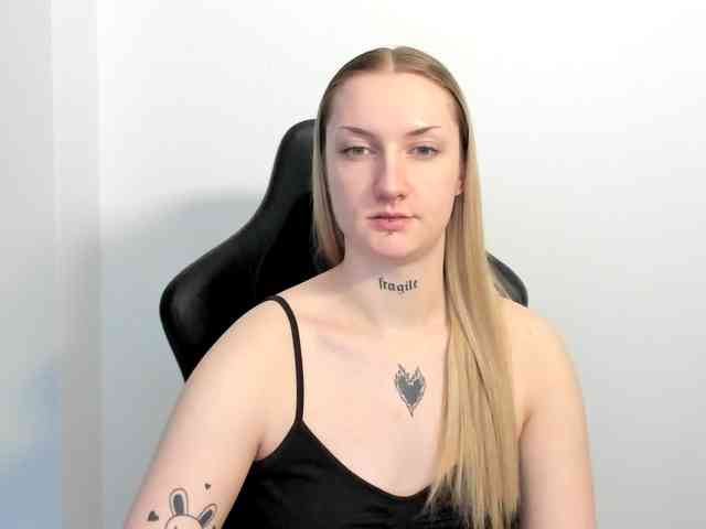 AlexaKisses webcam