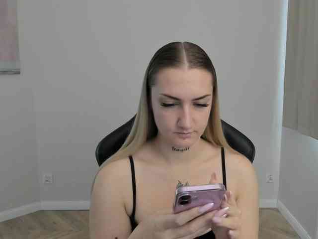 AlexaKisses