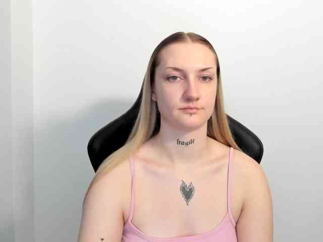 AlexaKisses webcam