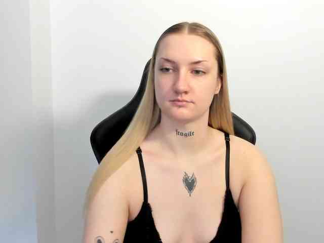 AlexaKisses