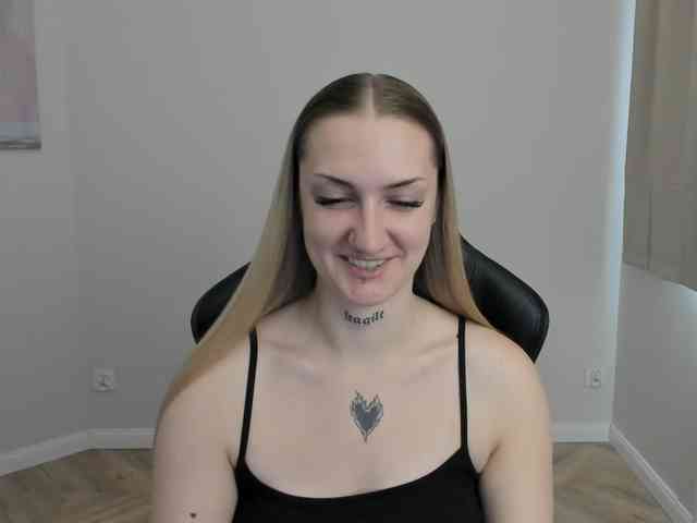 AlexaKisses webcam