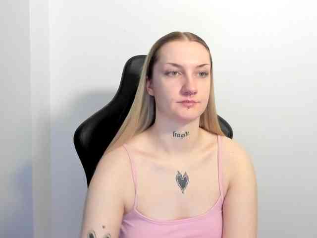 AlexaKisses webcam