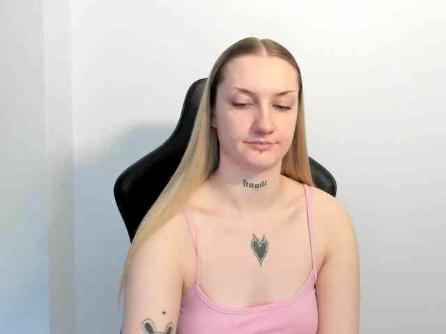 AlexaKisses