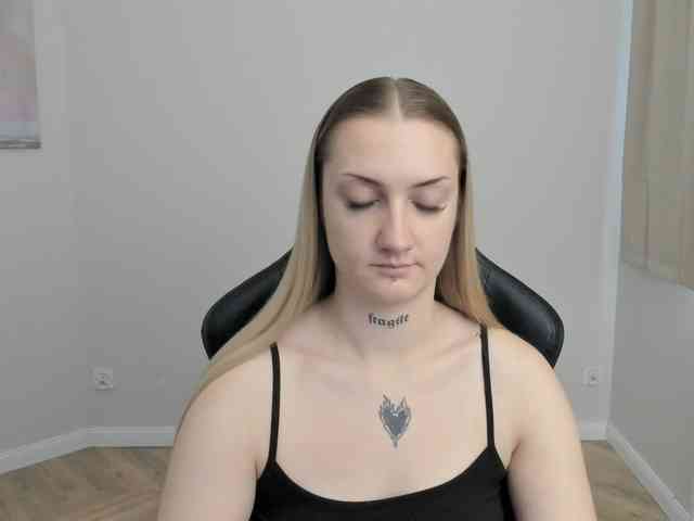 AlexaKisses webcam