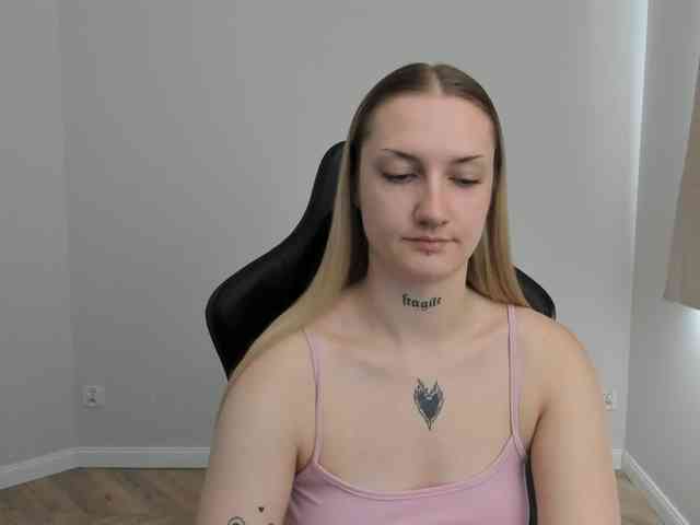 AlexaKisses webcam