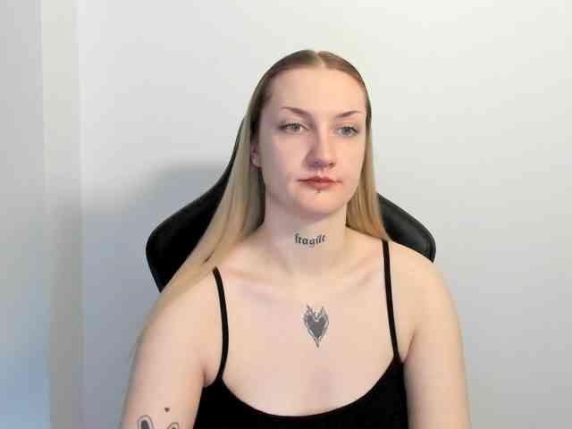 AlexaKisses webcam